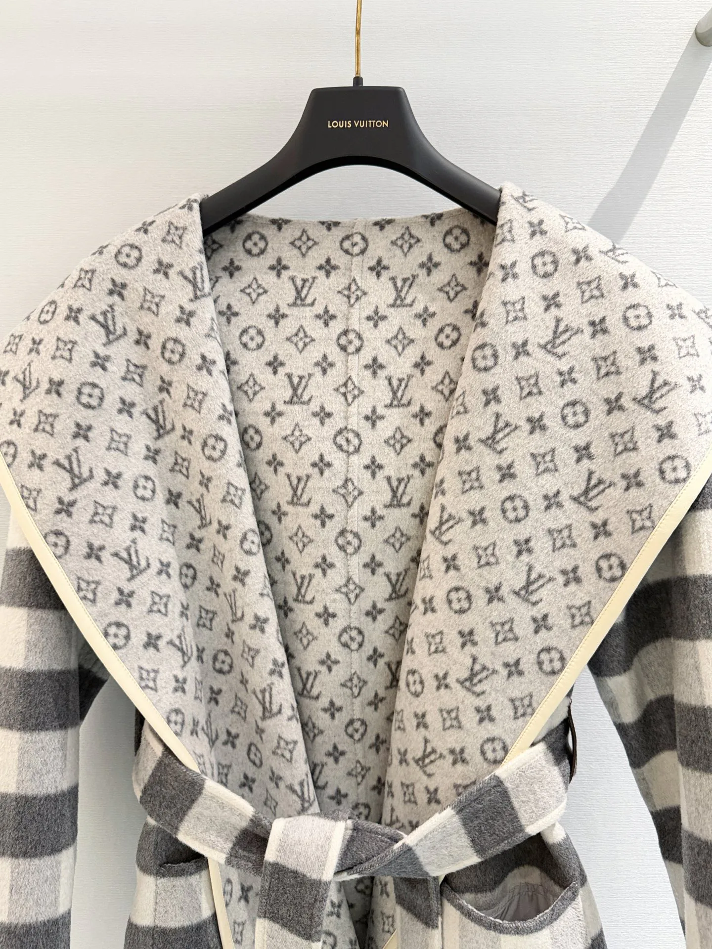 Пальто Женские Louis Vuitton 19063158
