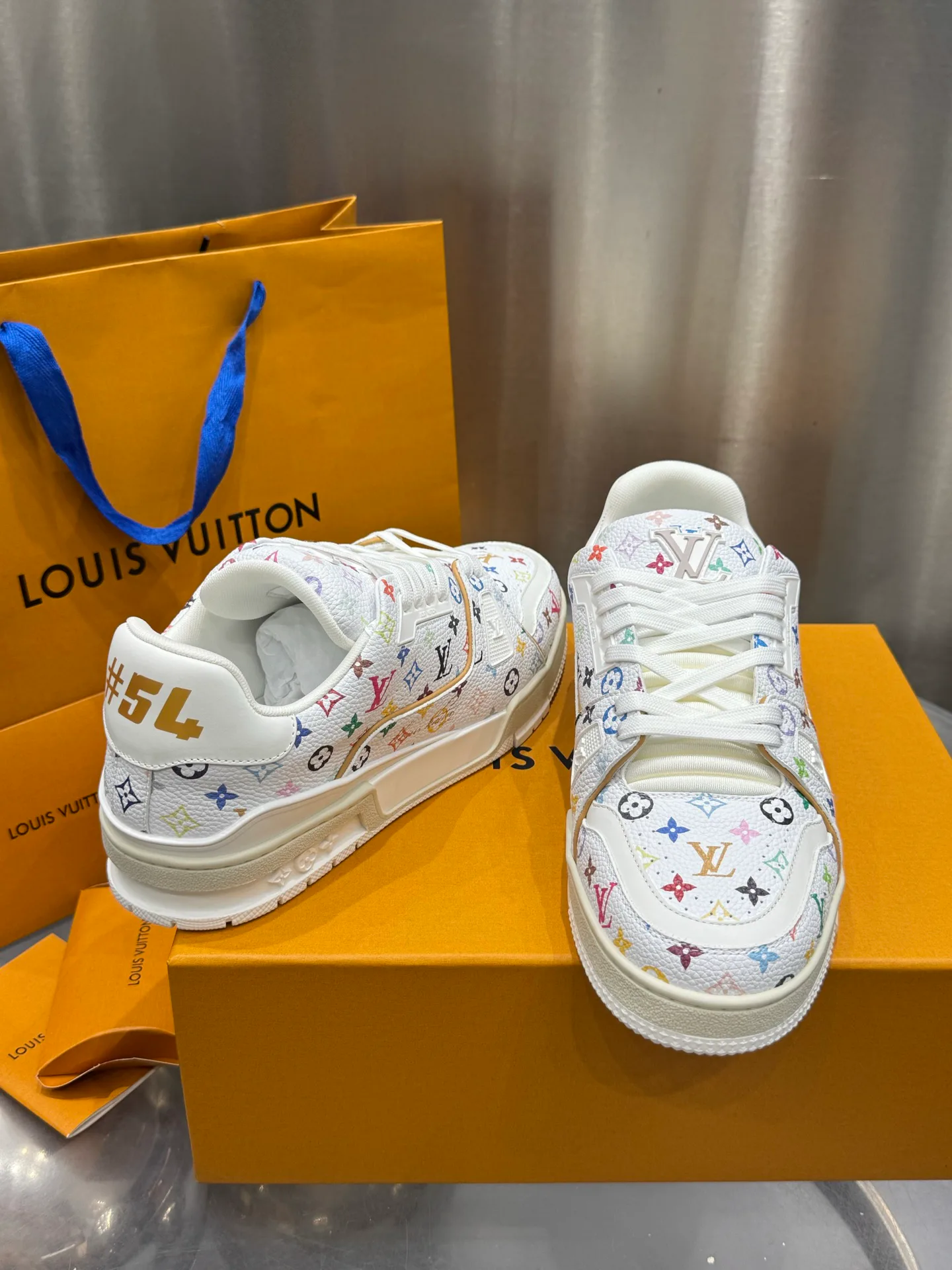 Кроссовки Мужские Louis Vuitton 19073347