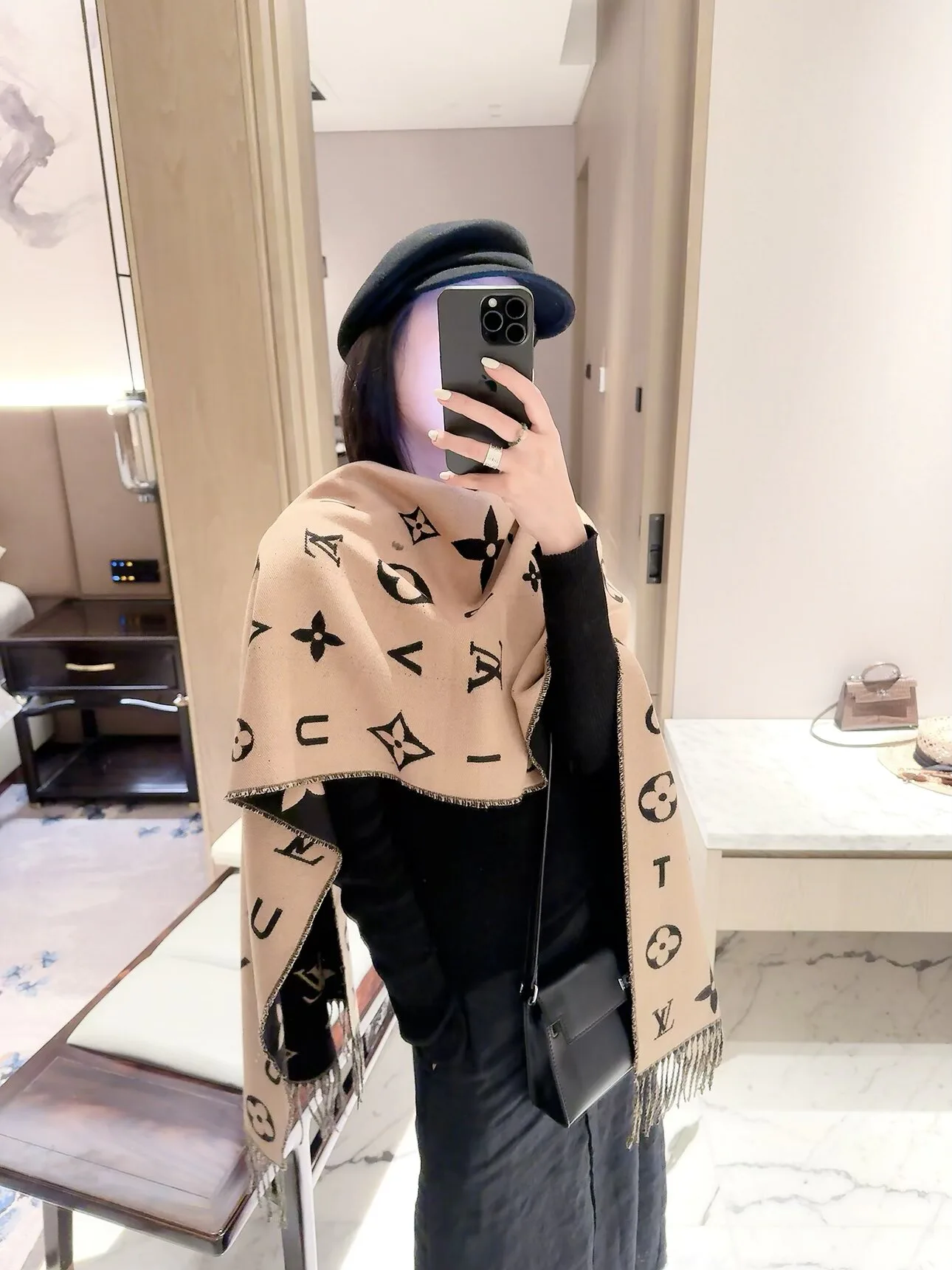 Шарфы Louis Vuitton 18377563