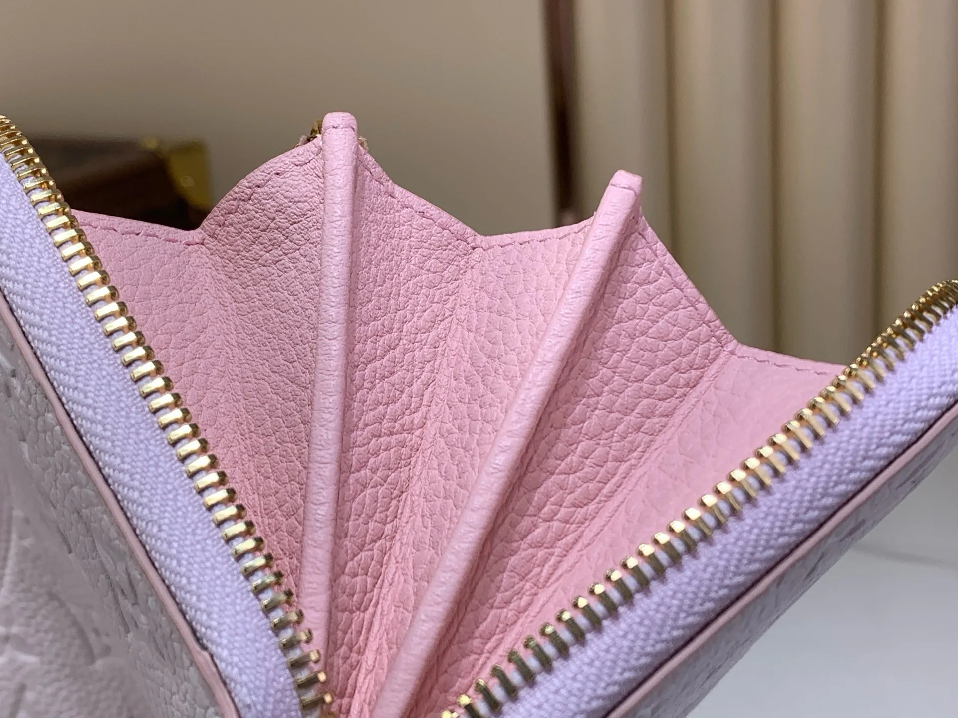 Клатчи Женские Louis Vuitton 17499379