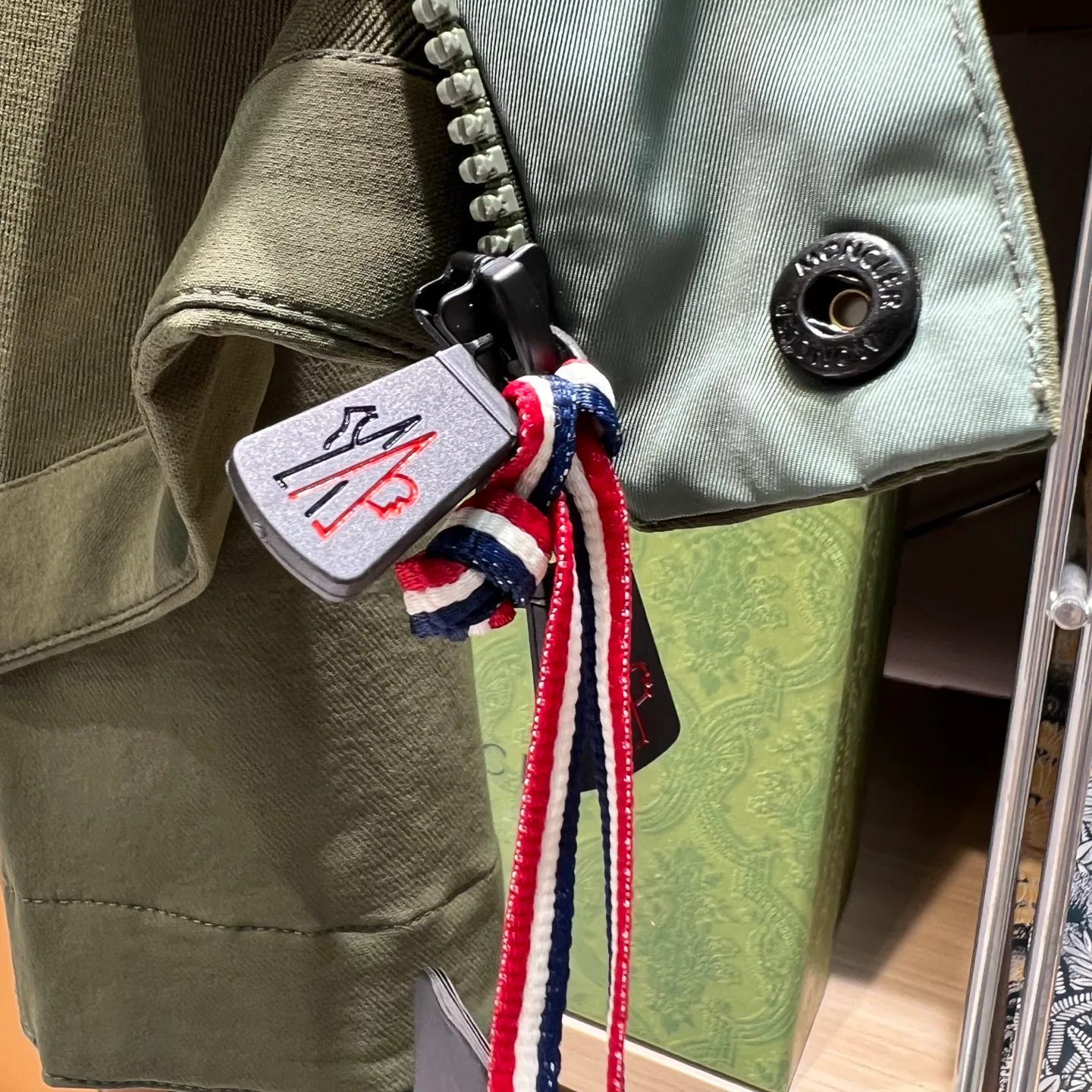 Куртки И Пуховики Мужские Moncler 11909049
