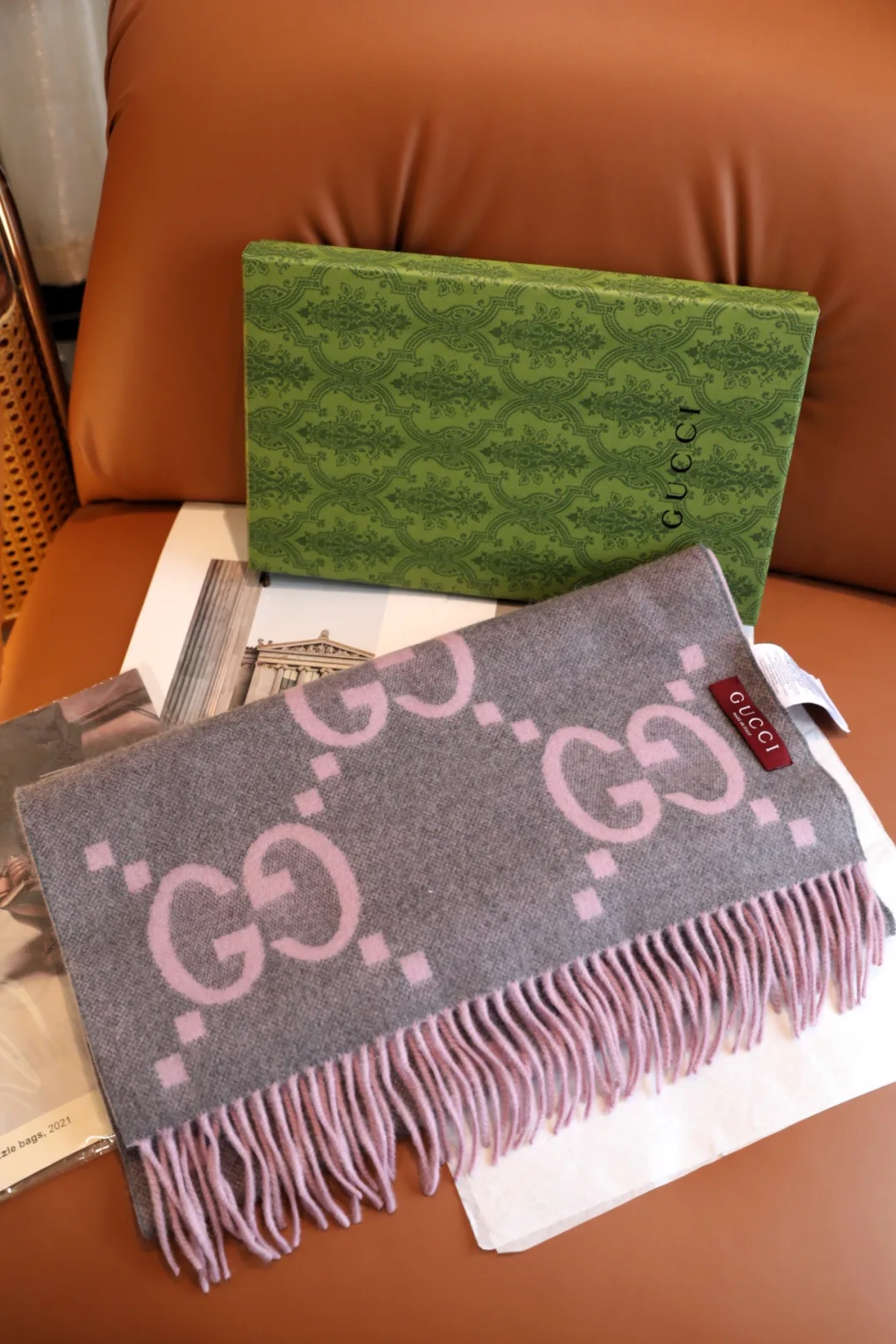 Шарфы Gucci 18265970