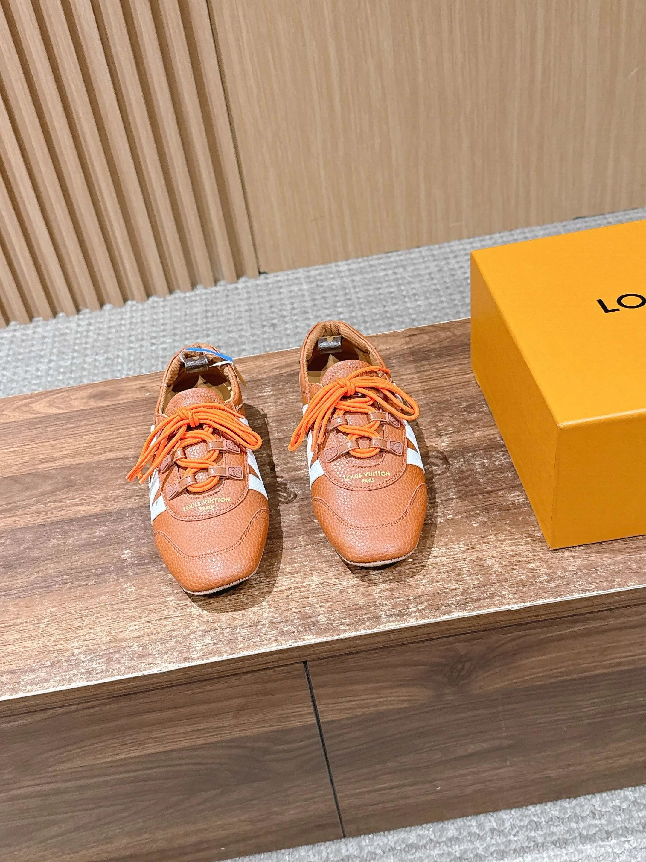 Кроссовки Женские Louis Vuitton 1483957