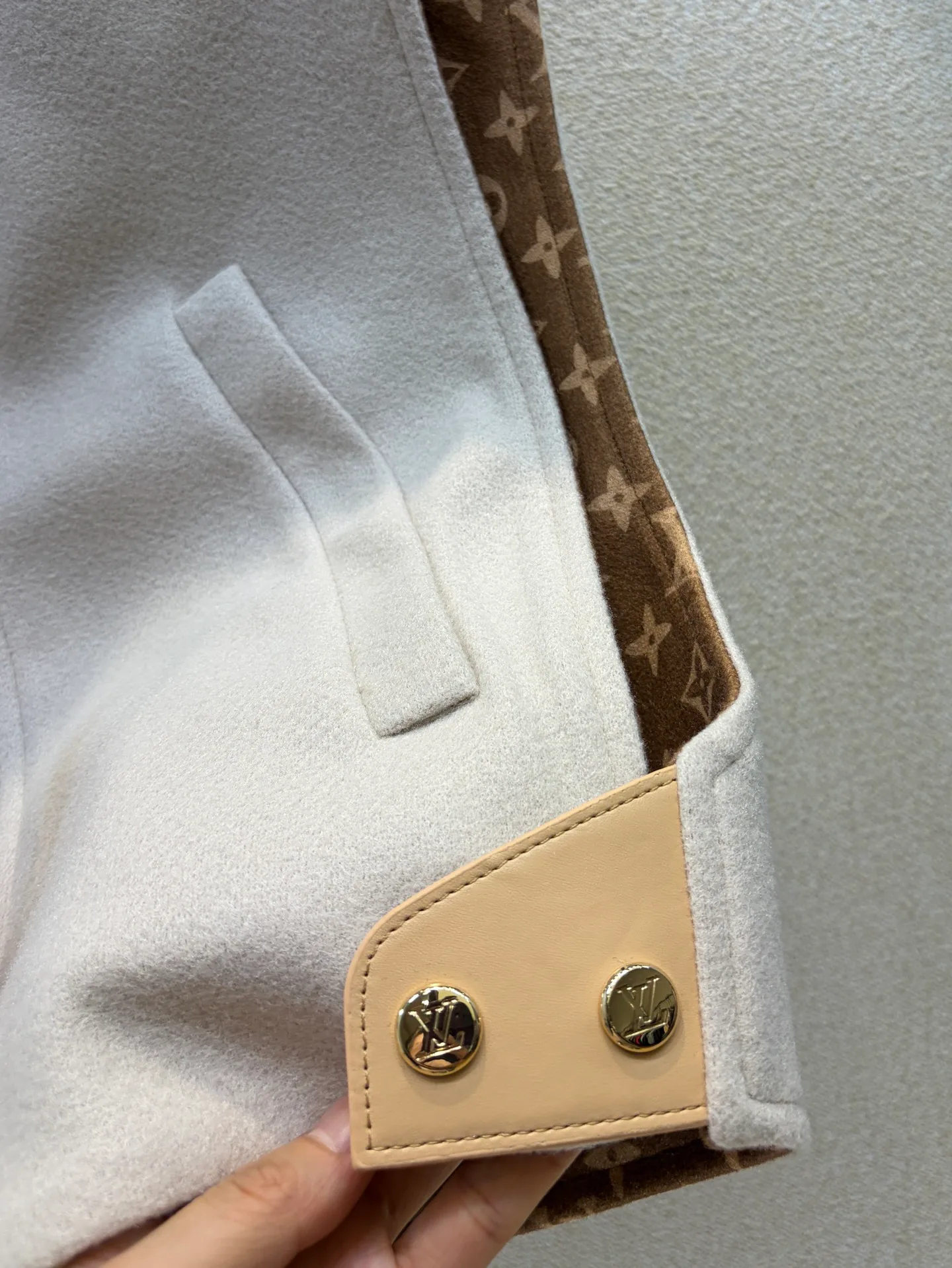 Жилеты Женские Louis Vuitton 18605942