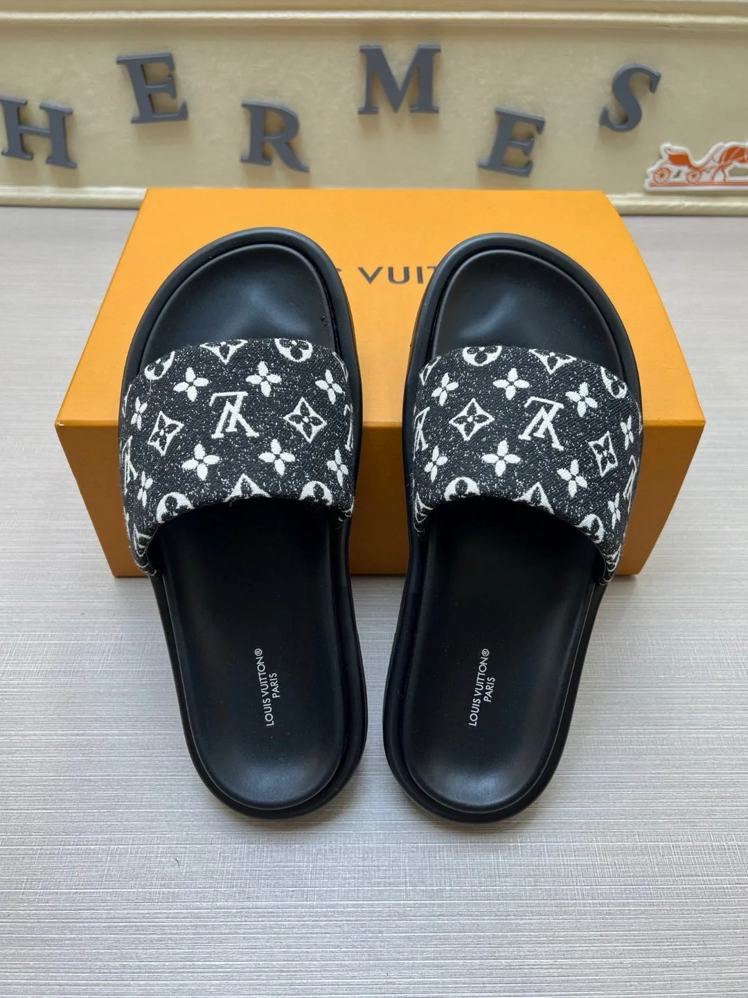 Шлепанцы Женские Louis Vuitton 9801513