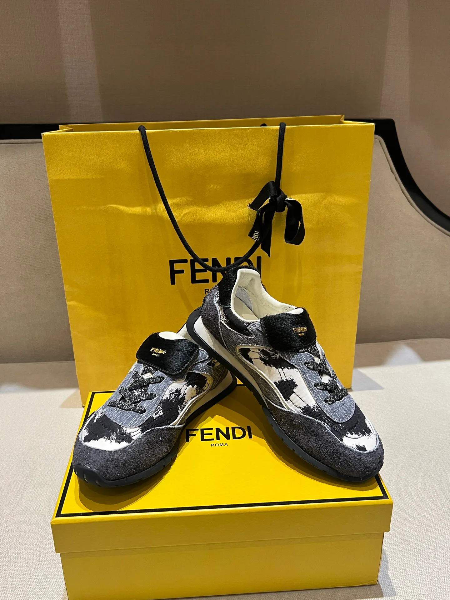 Кроссовки Женские Fendi 18020739