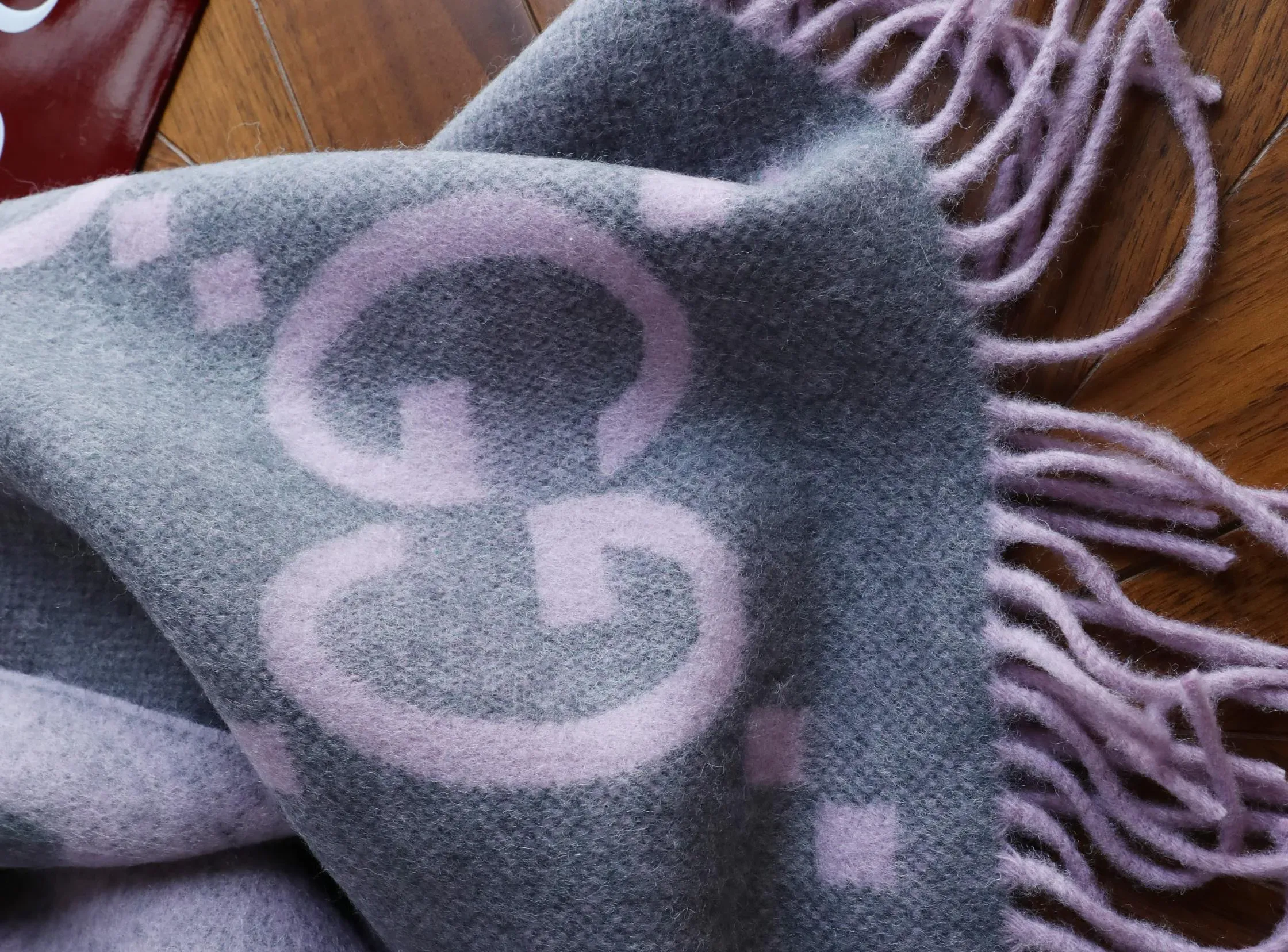 Шарфы Gucci 240516