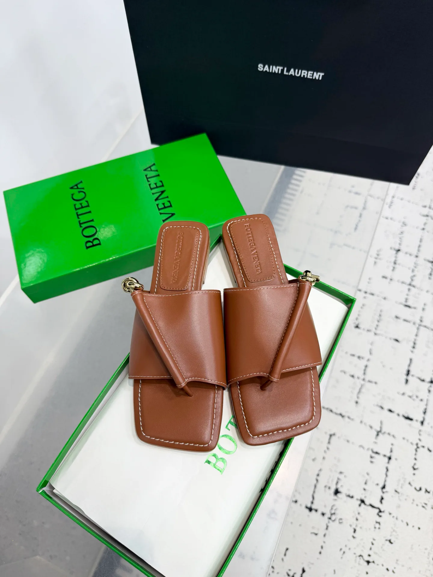 Шлепанцы Женские Bottega Veneta 57300