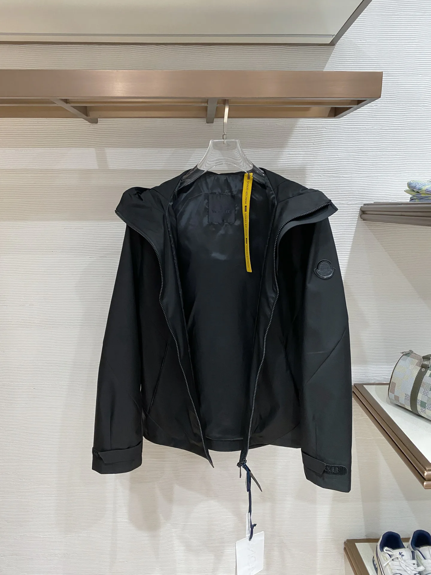 Куртки И Пуховики Мужские Moncler 11504054