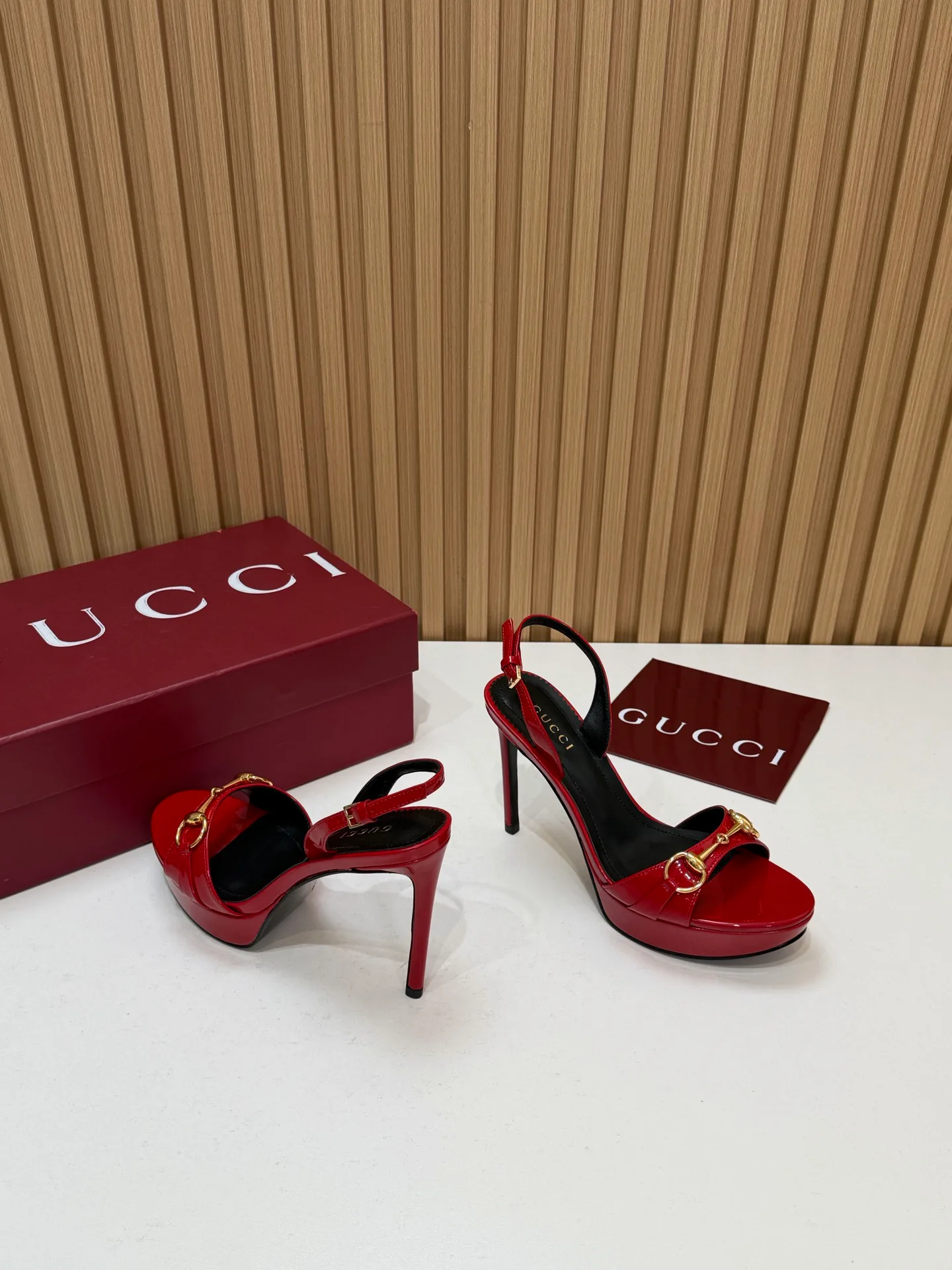 Босоножки Женские Gucci 18396259
