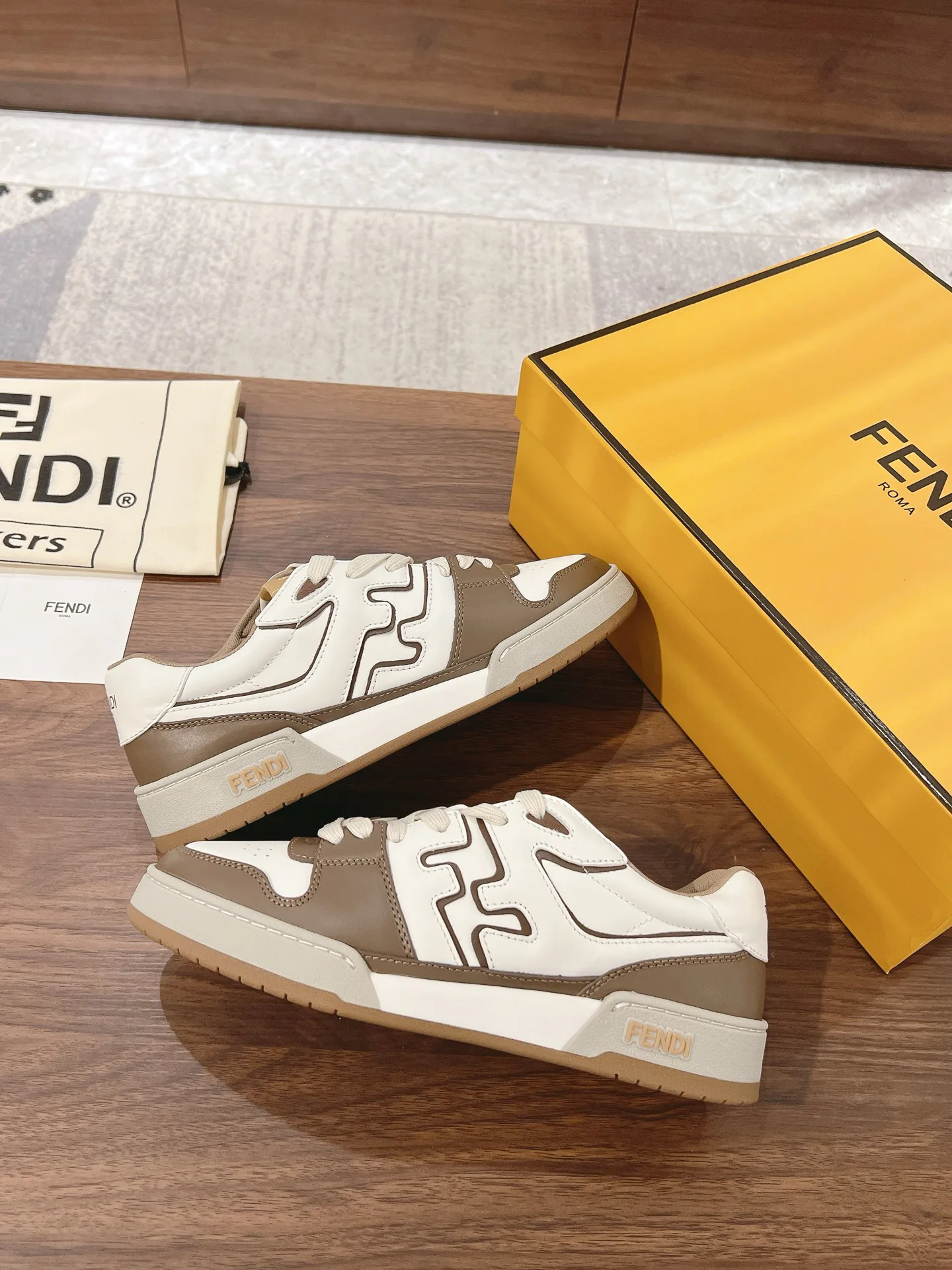 Кроссовки Женские Fendi 18219544
