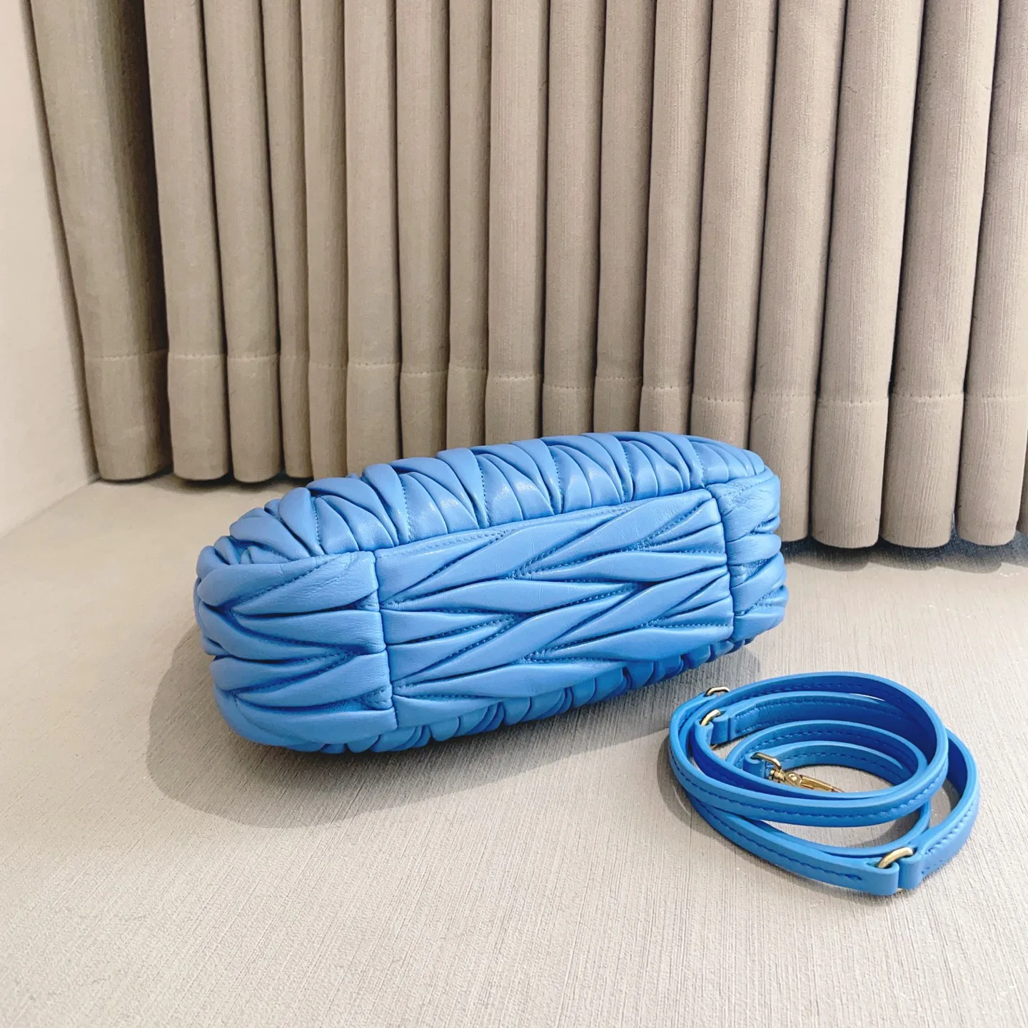 Классические Сумки Женские Miu Miu 17483309