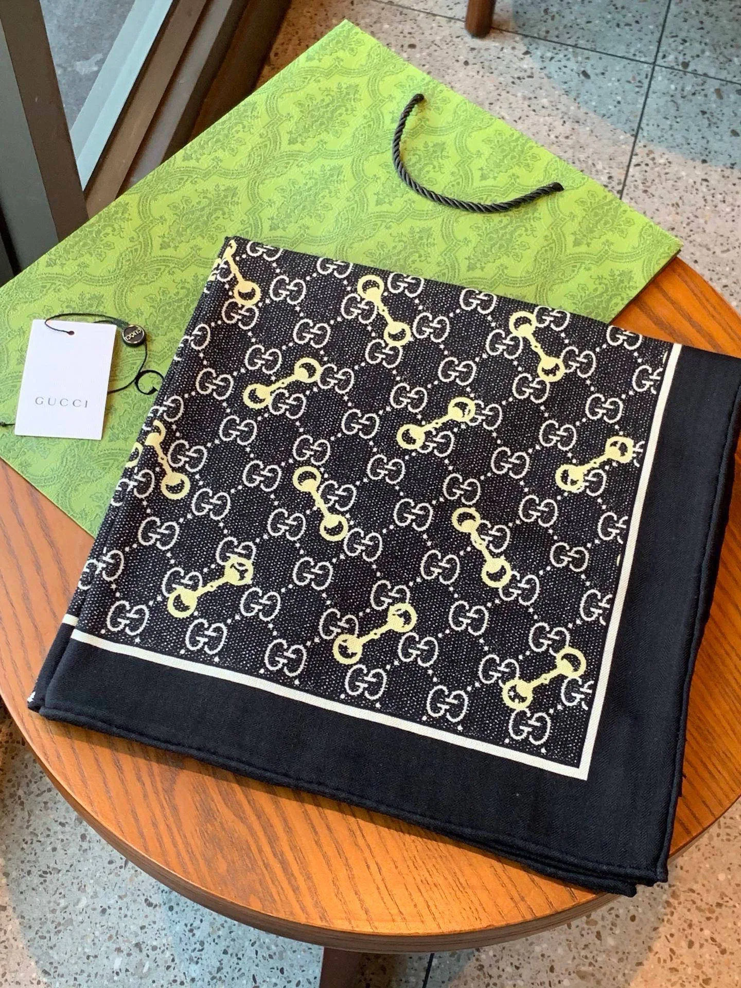 Шарфы Gucci 17543254