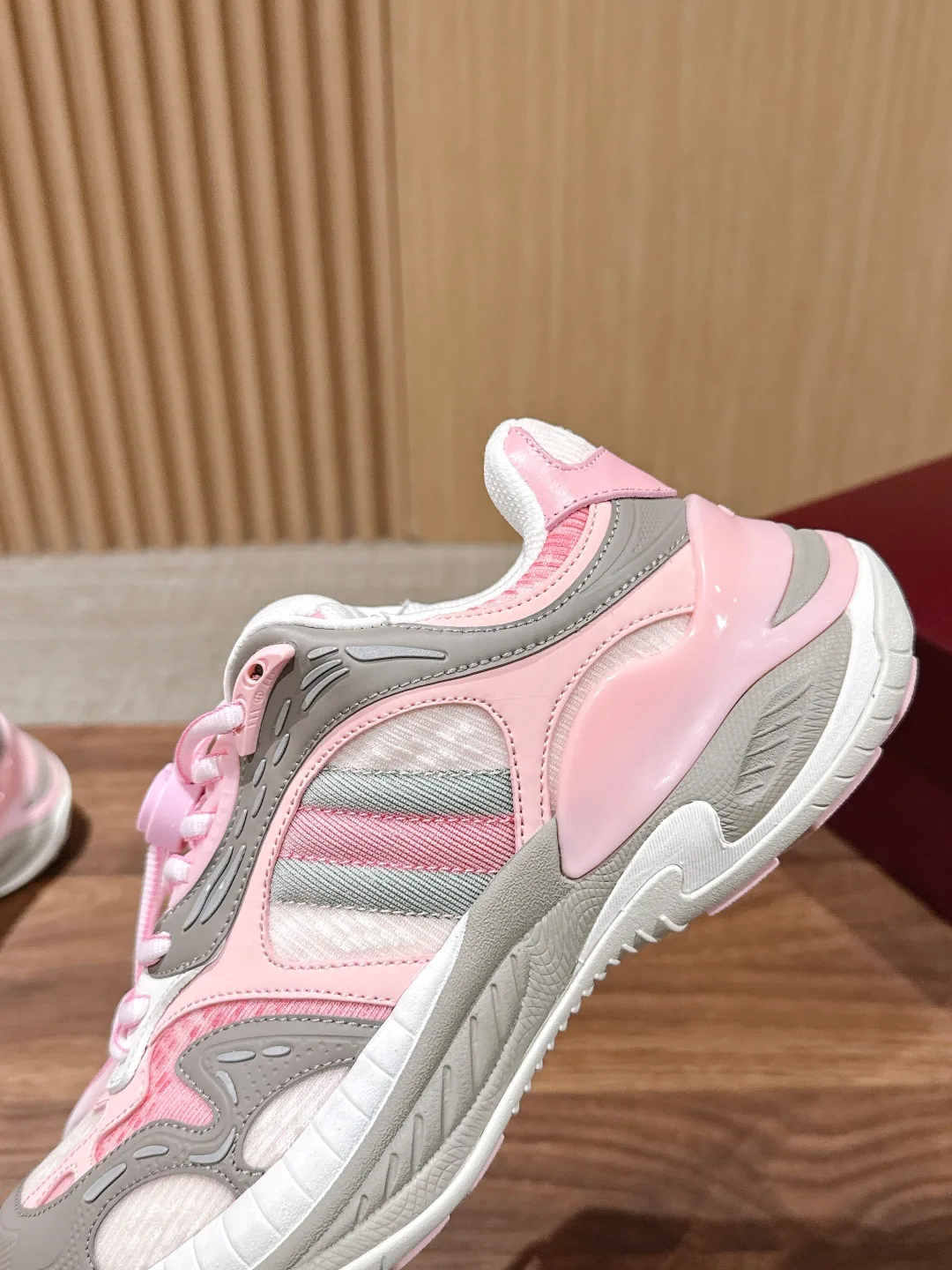 Кроссовки Женские Gucci 18889235