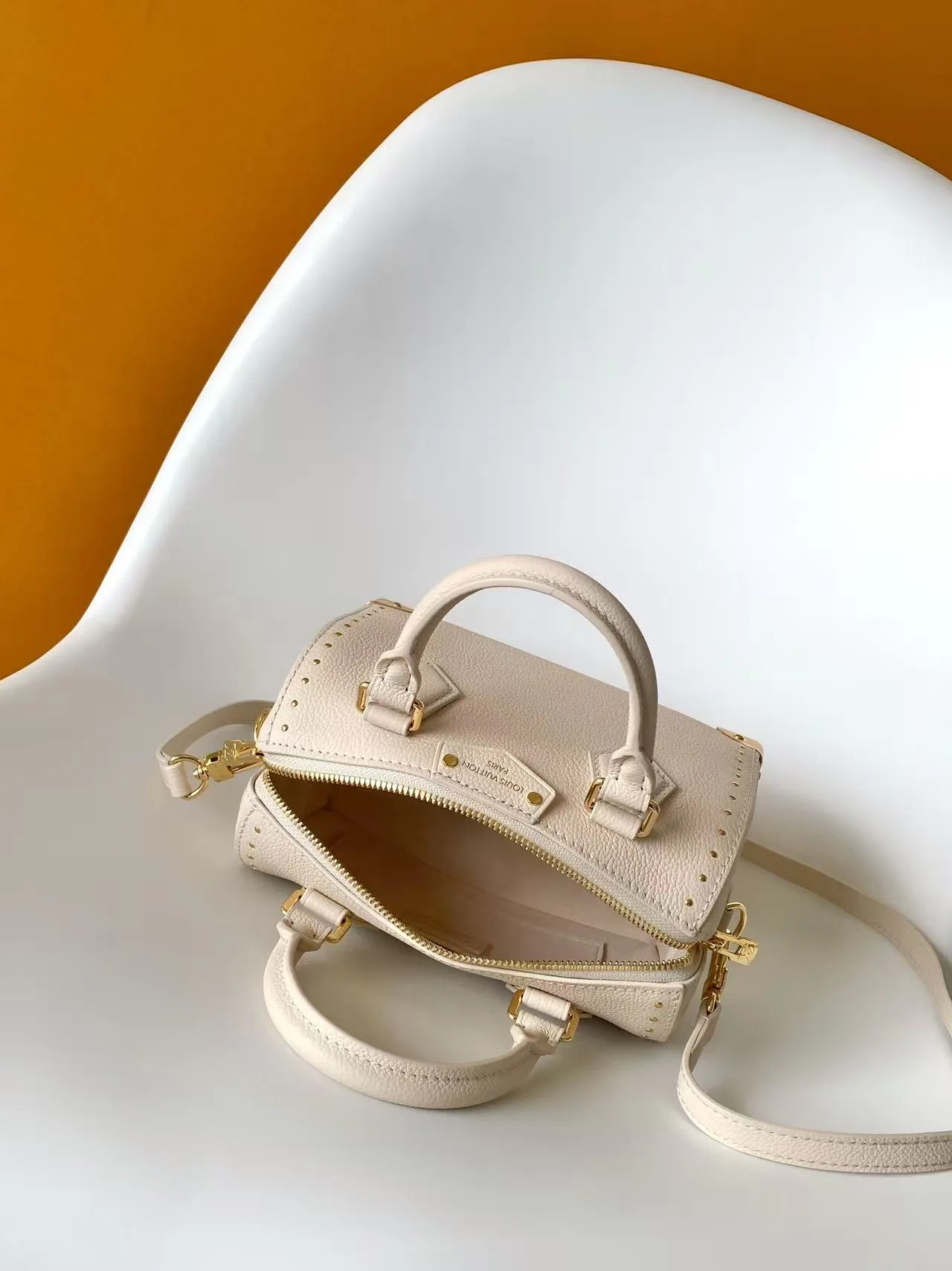 Классические Сумки Женские Louis Vuitton 17813550