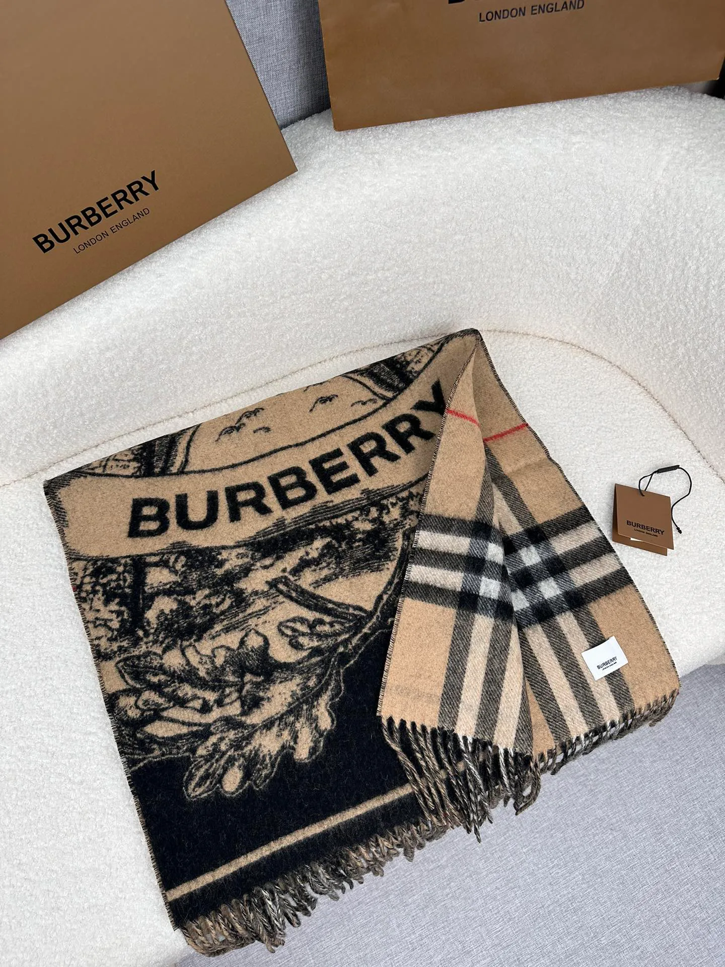 Шарфы Burberry 18675474