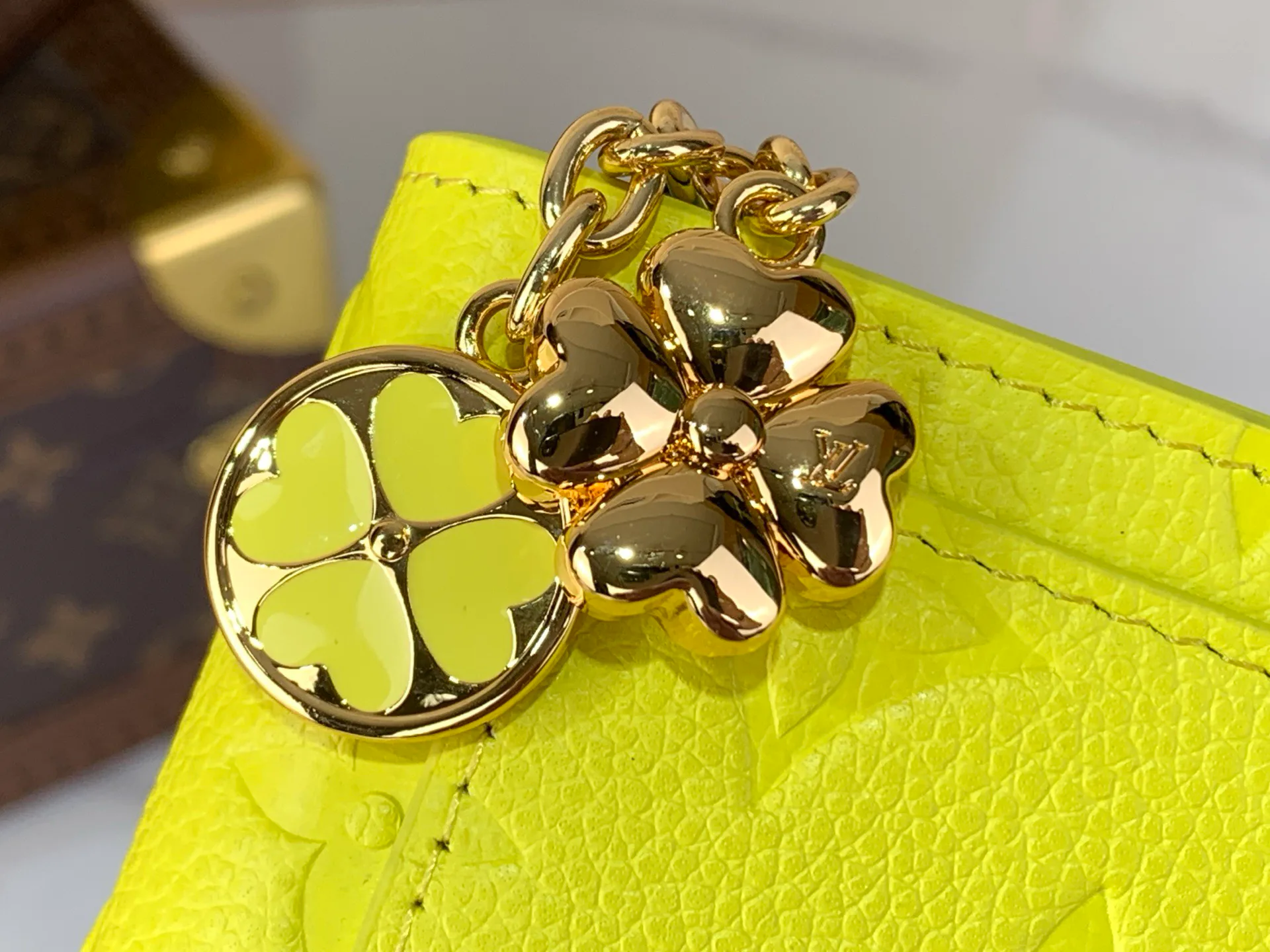 Клатчи Женские Louis Vuitton 13455883