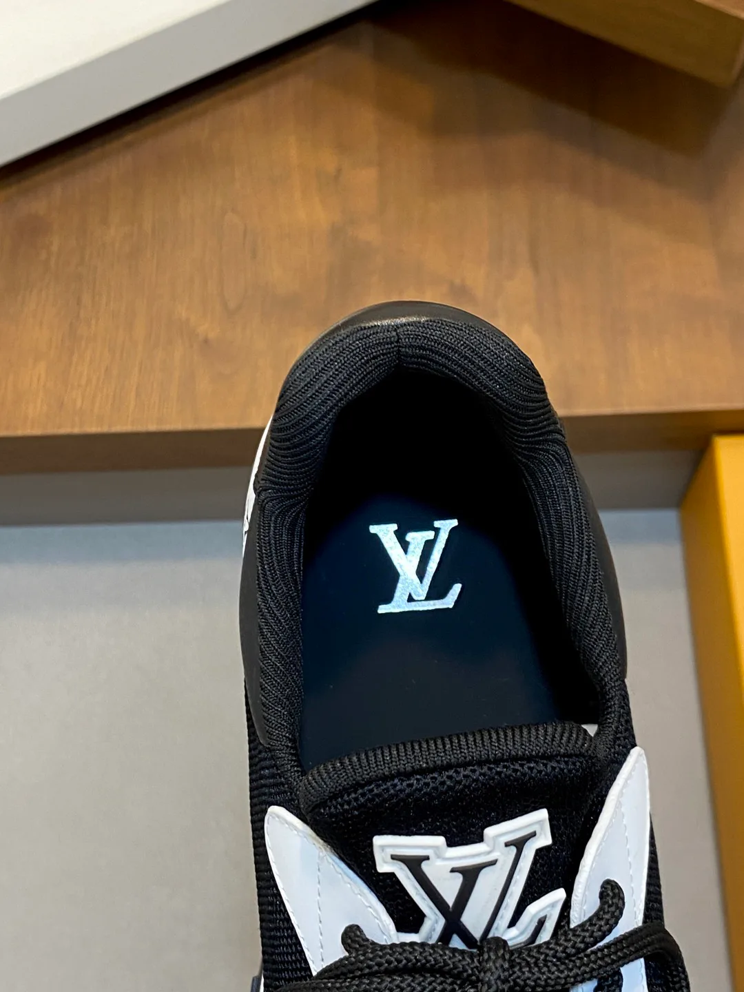 Кроссовки Мужские Louis Vuitton 19069925