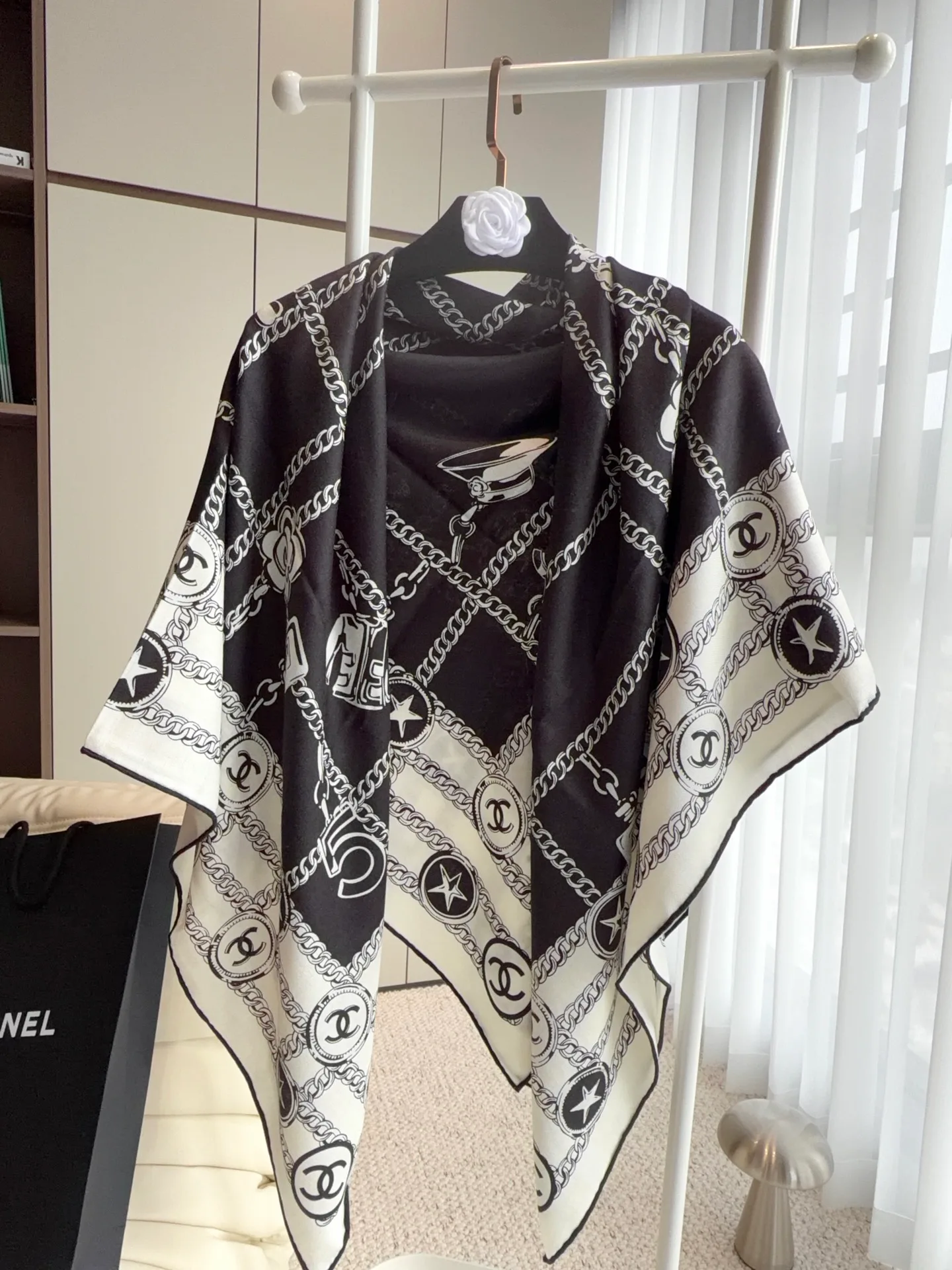 Платки Chanel 18675789