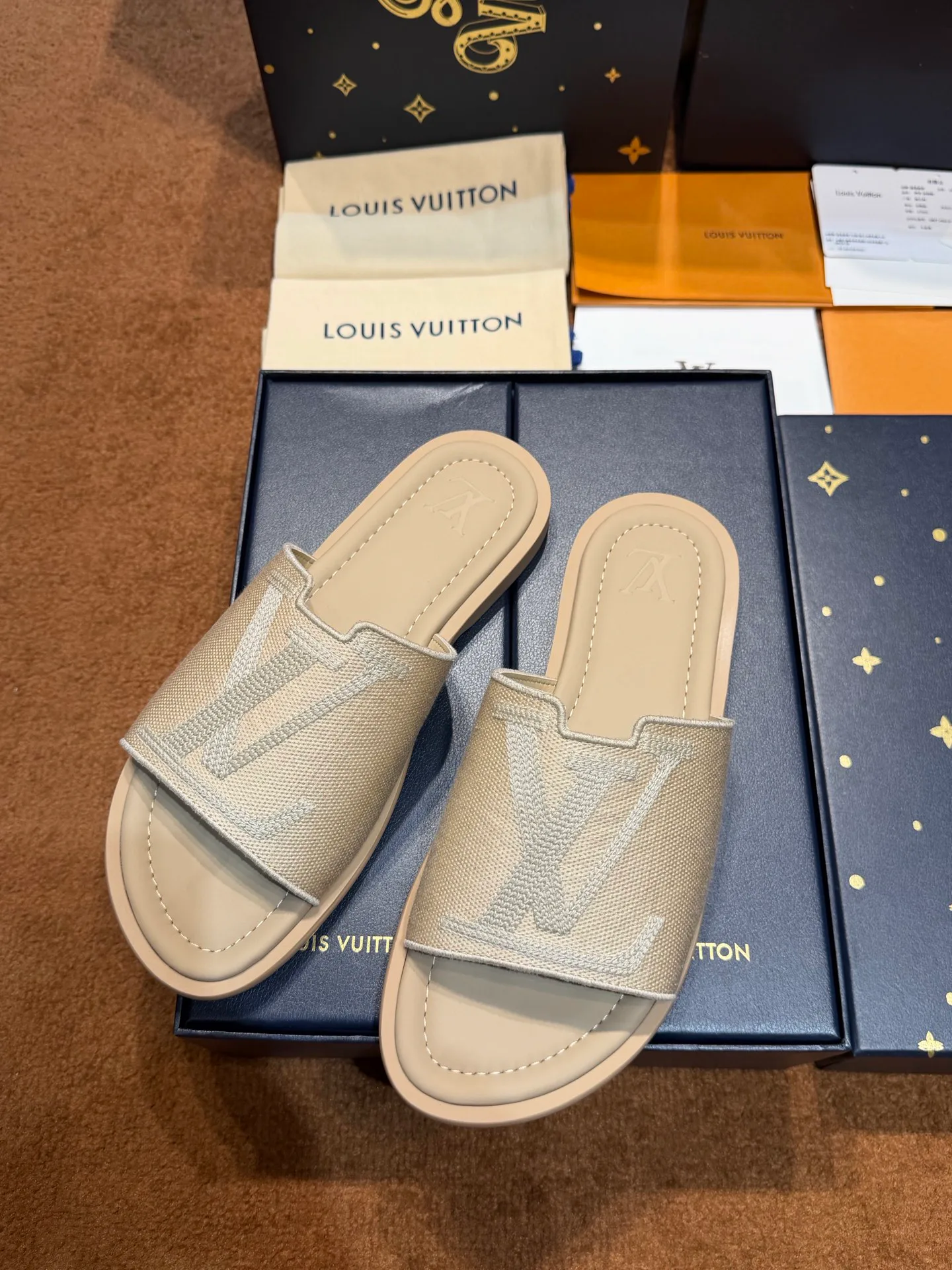 Шлепанцы Женские Louis Vuitton 17342949