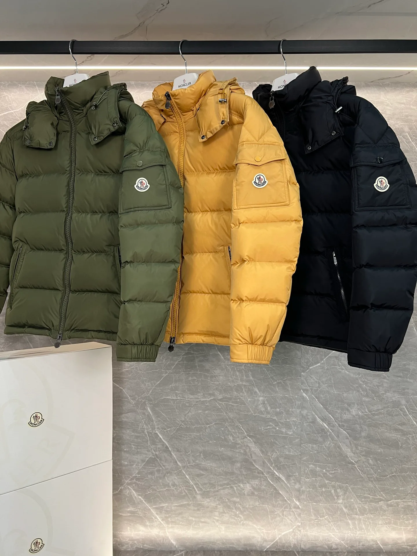 Куртки И Пуховики Женские Moncler 18599871