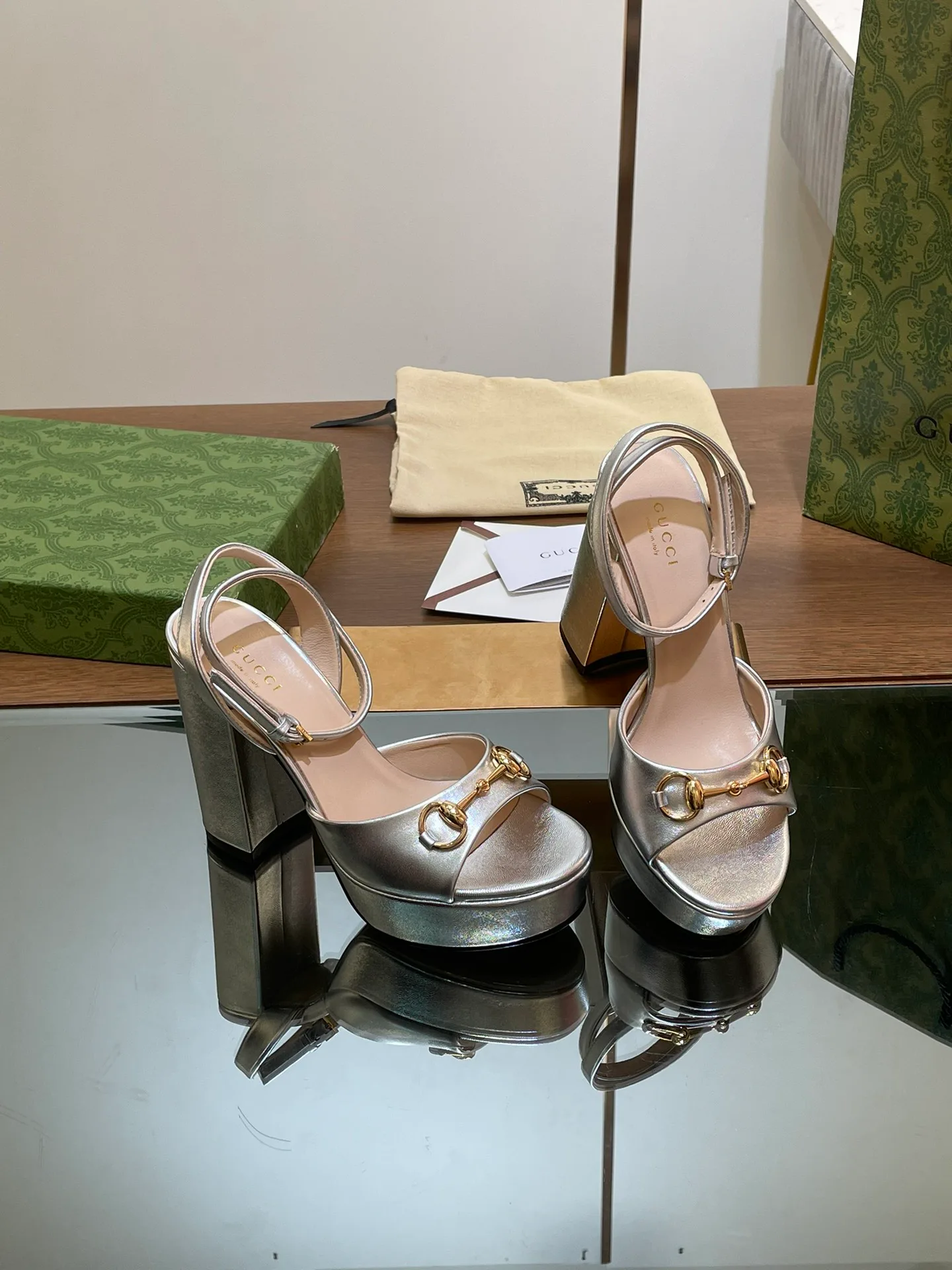 Босоножки Женские Gucci 11616310