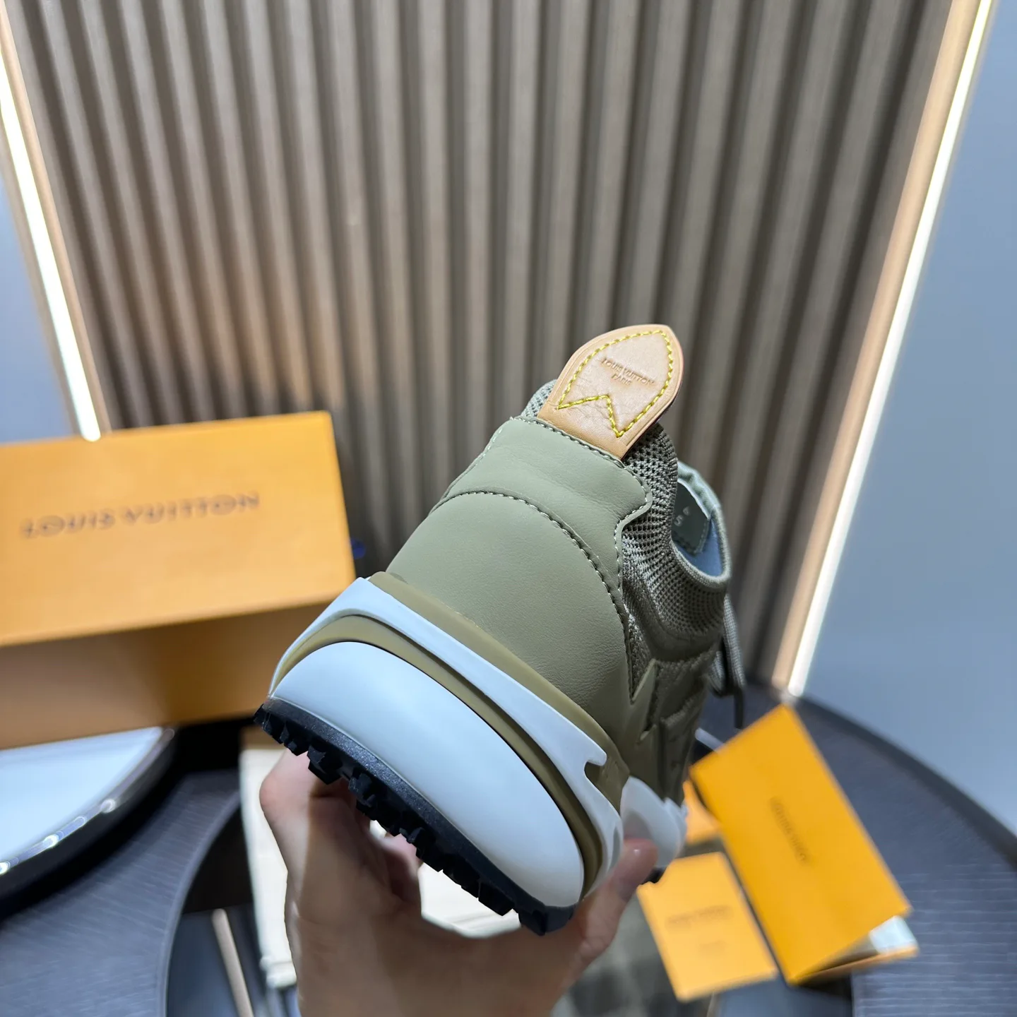 Кроссовки Мужские Louis Vuitton 19362905