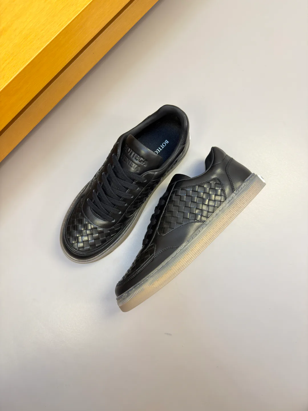 Кроссовки Мужские Bottega Veneta 18744075
