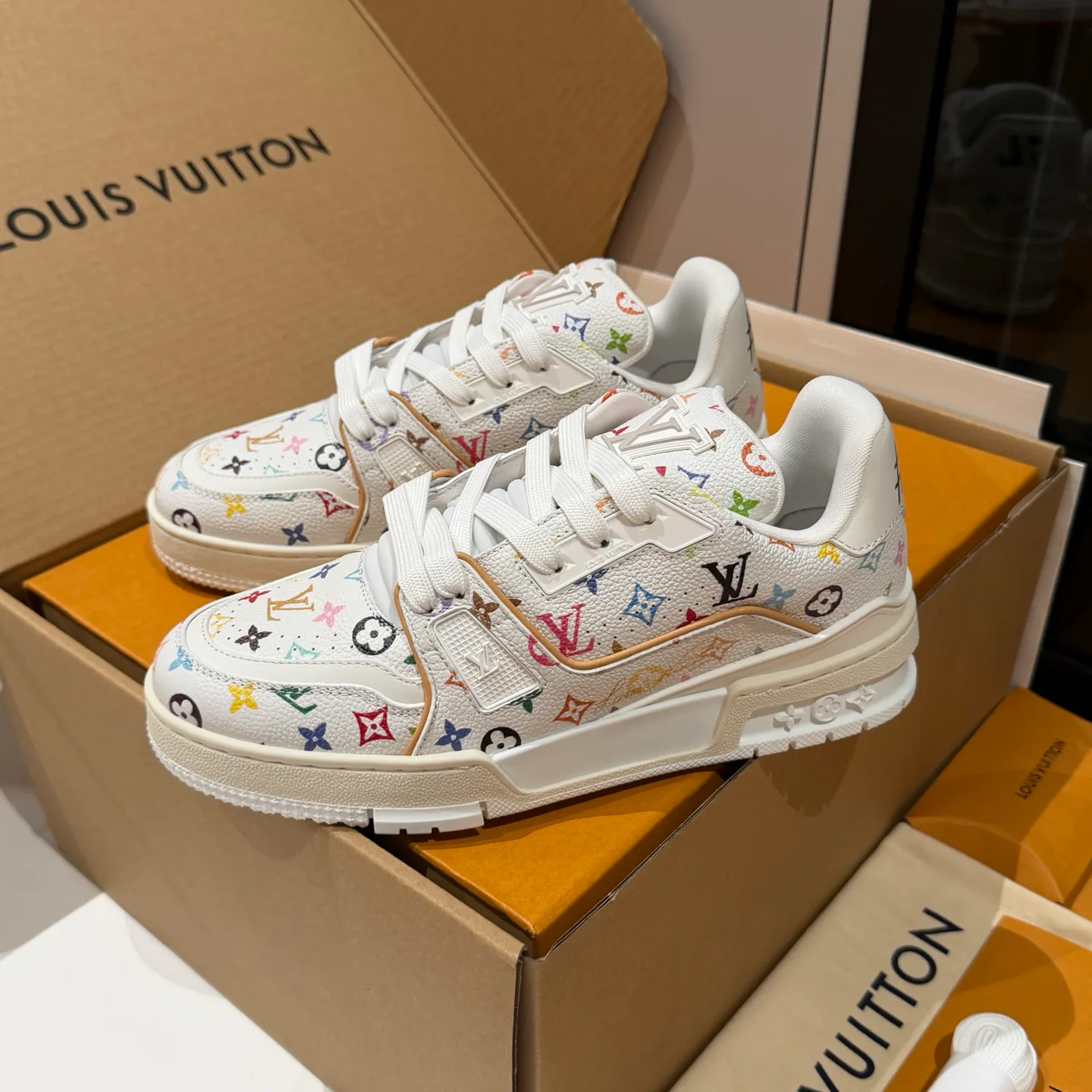 Кроссовки Женские Louis Vuitton 18121549