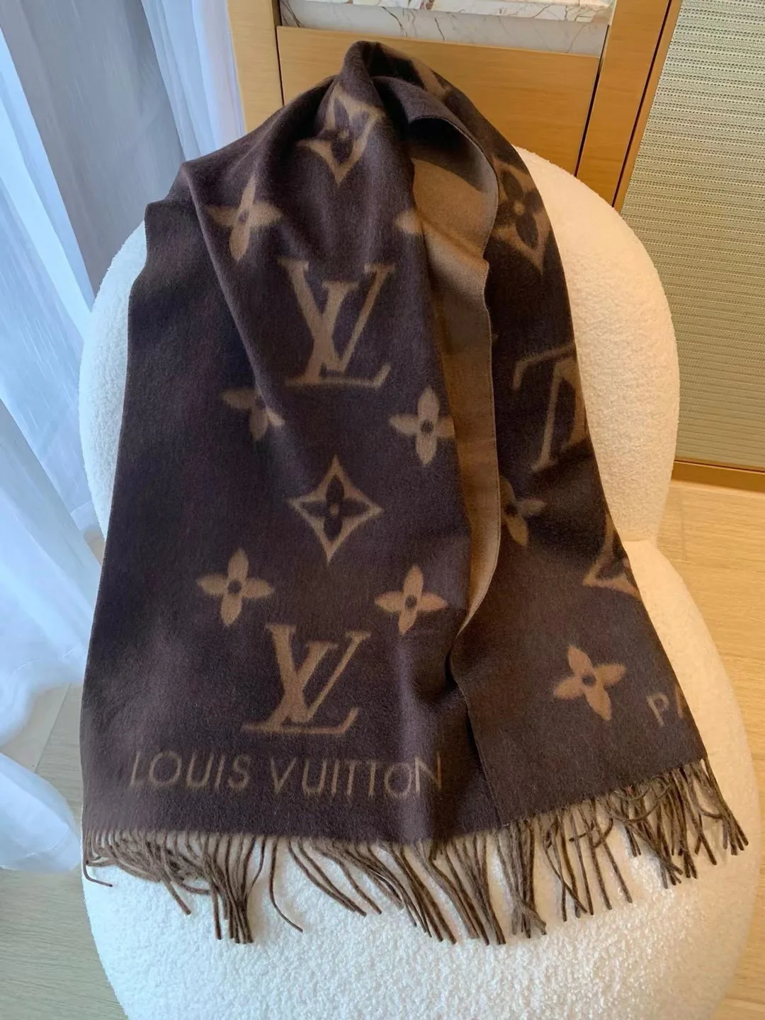 Шарфы Louis Vuitton 18141172