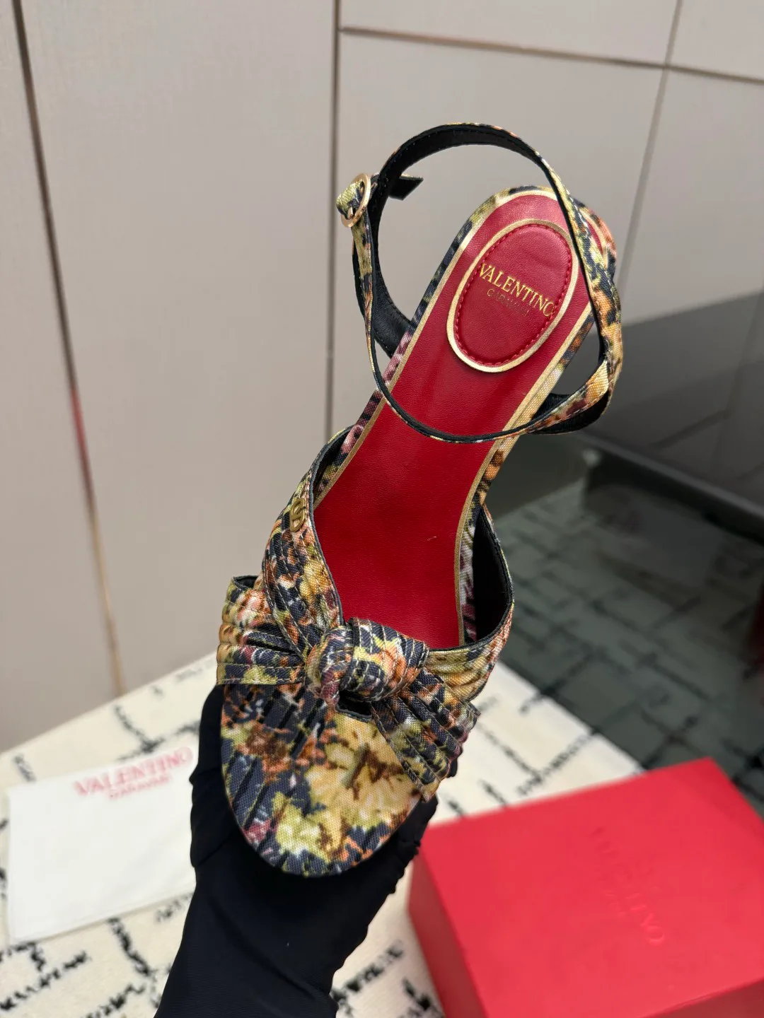 Босоножки Женские Valentino 16863577