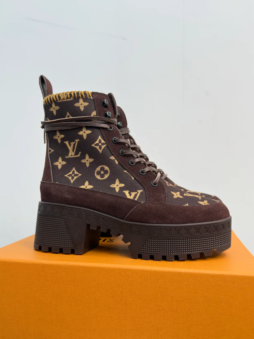 Ботинки Женские Louis Vuitton 18741624