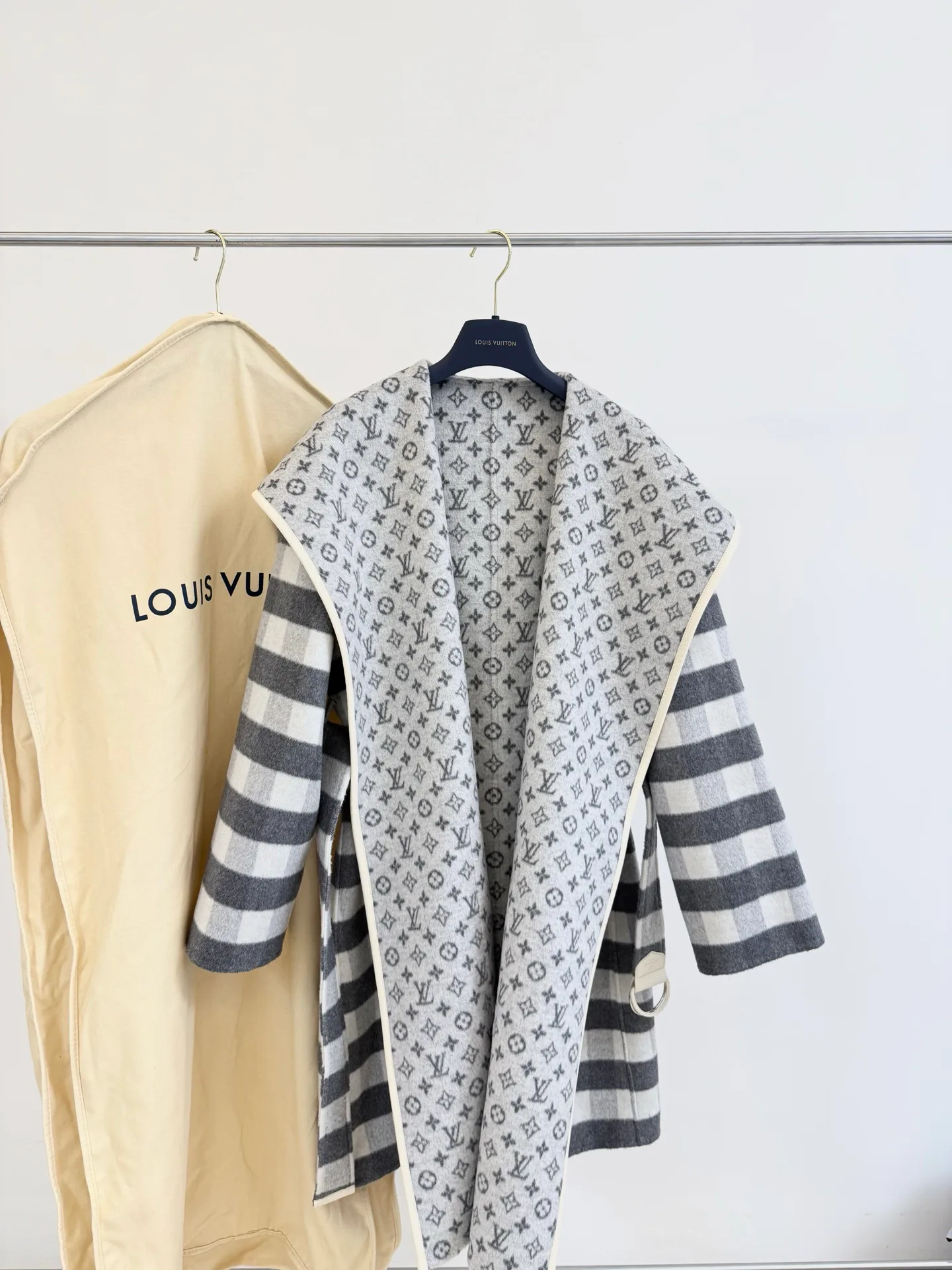 Пальто Женские Louis Vuitton 18594782