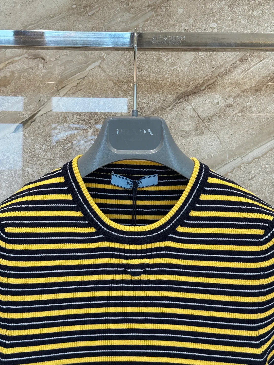 Футболки Женские Prada 12769317