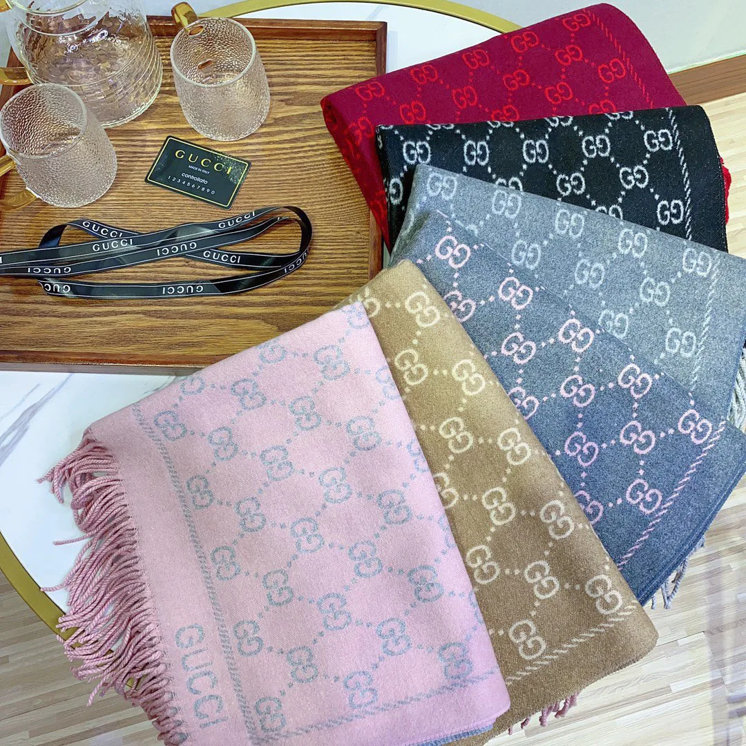 Шарфы Gucci 18291468
