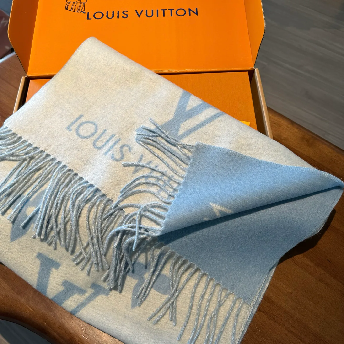 Шарфы Louis Vuitton 895140