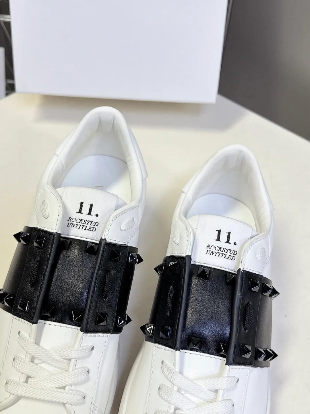 Кроссовки Женские Valentino 18817576