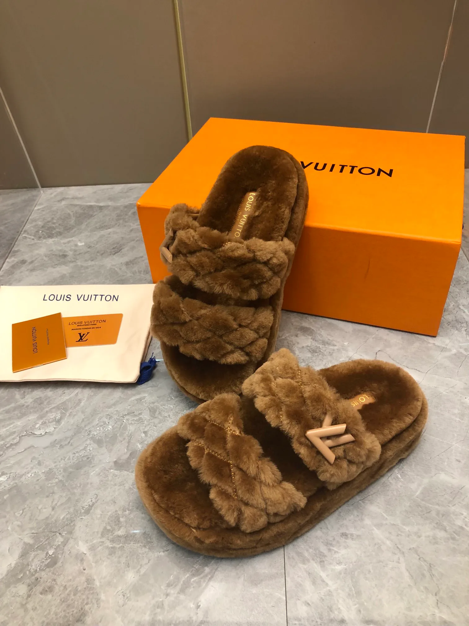 Тапочки Женские Louis Vuitton 86915