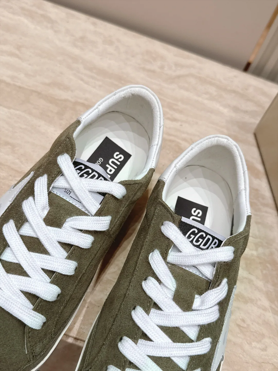 Кроссовки Женские Golden Goose 17963440