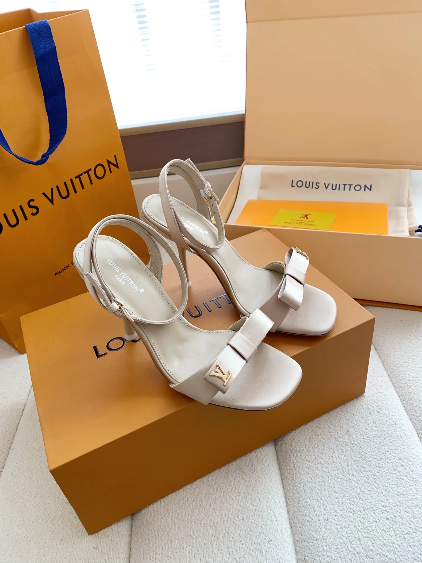 Босоножки Женские Louis Vuitton 11808989