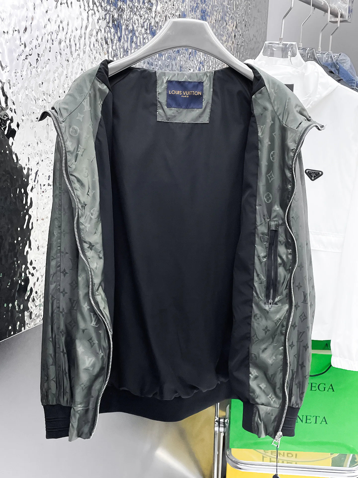 Куртки И Пуховики Мужские Louis Vuitton 9352366