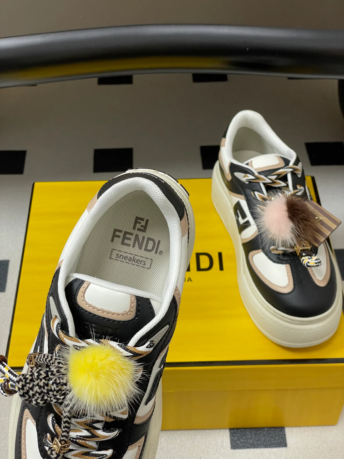 Кроссовки Женские Fendi 436200