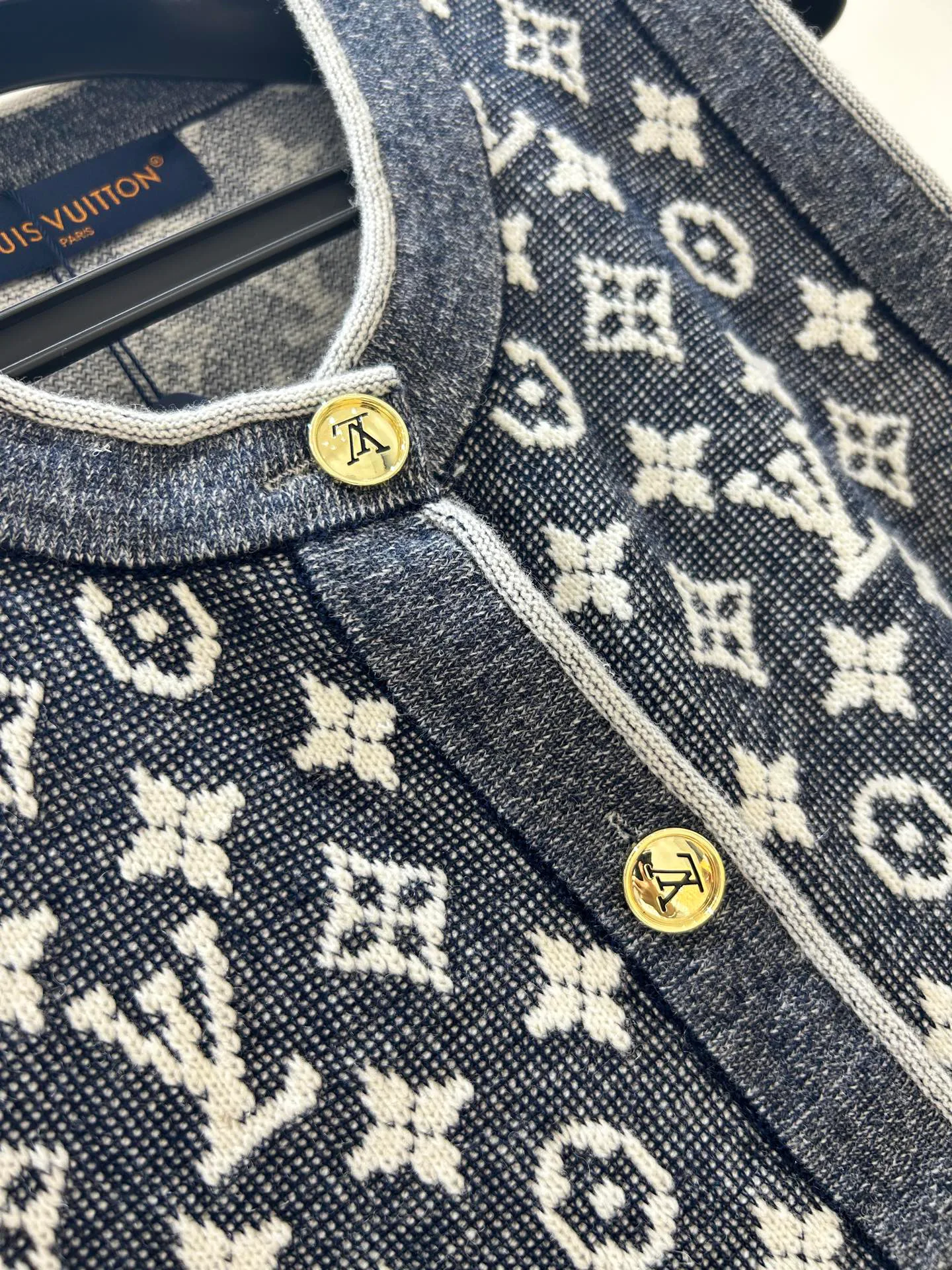 Жилеты Женские Louis Vuitton 18097082