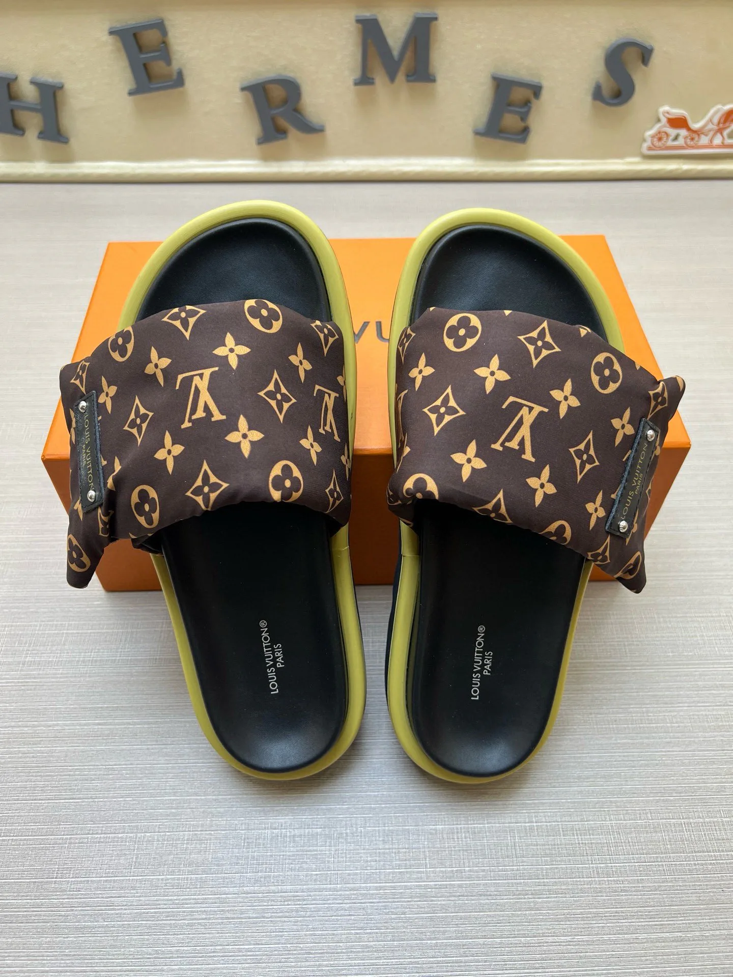 Шлепанцы Женские Louis Vuitton 9801575