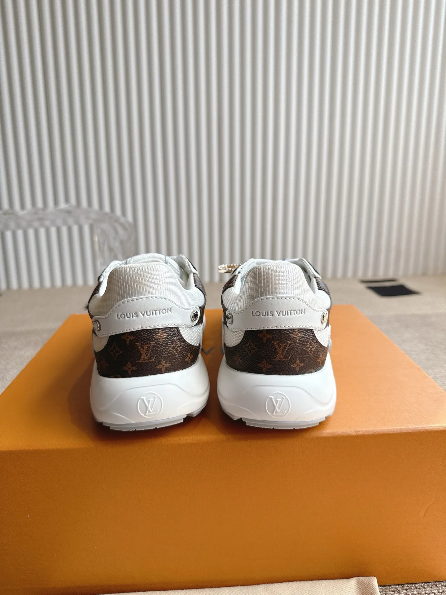 Кроссовки Женские Louis Vuitton 13351299