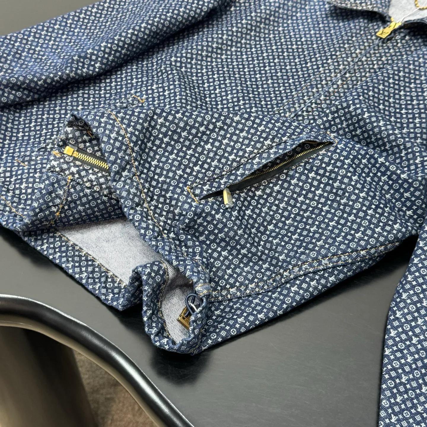 Куртки И Пуховики Женские Louis Vuitton 18677440