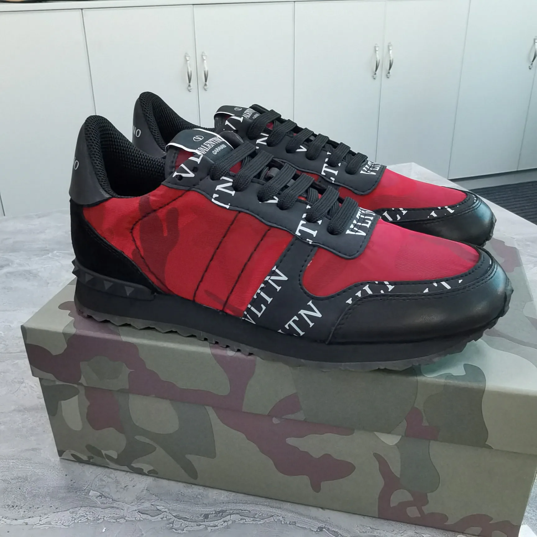 Кроссовки Женские Valentino 10736421