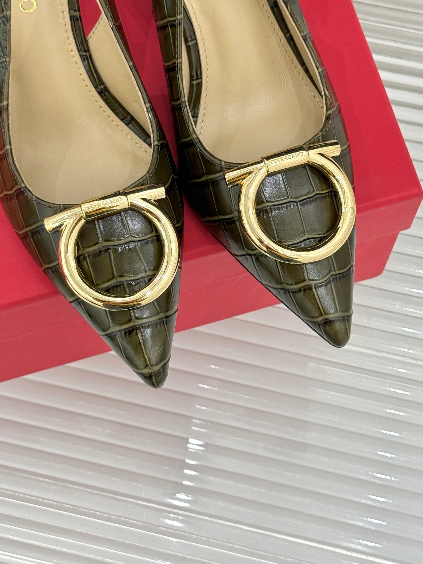 Босоножки Женские Salvatore Ferragamo 11312304