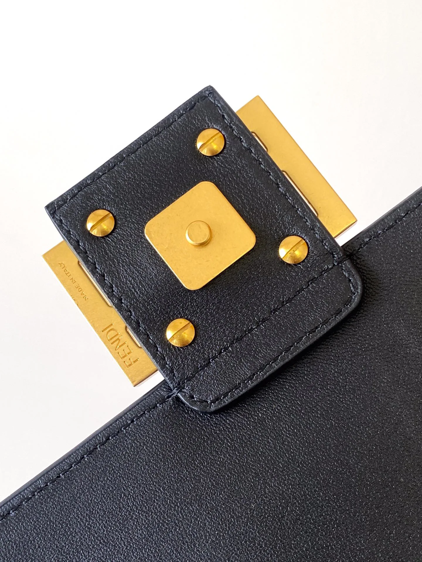 Классические Сумки Женские Fendi 13234563