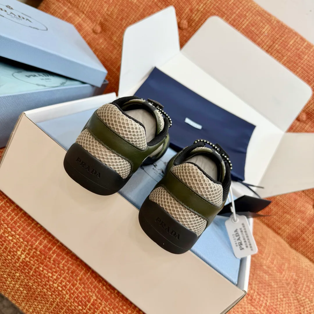 Кроссовки Женские Prada 11651019